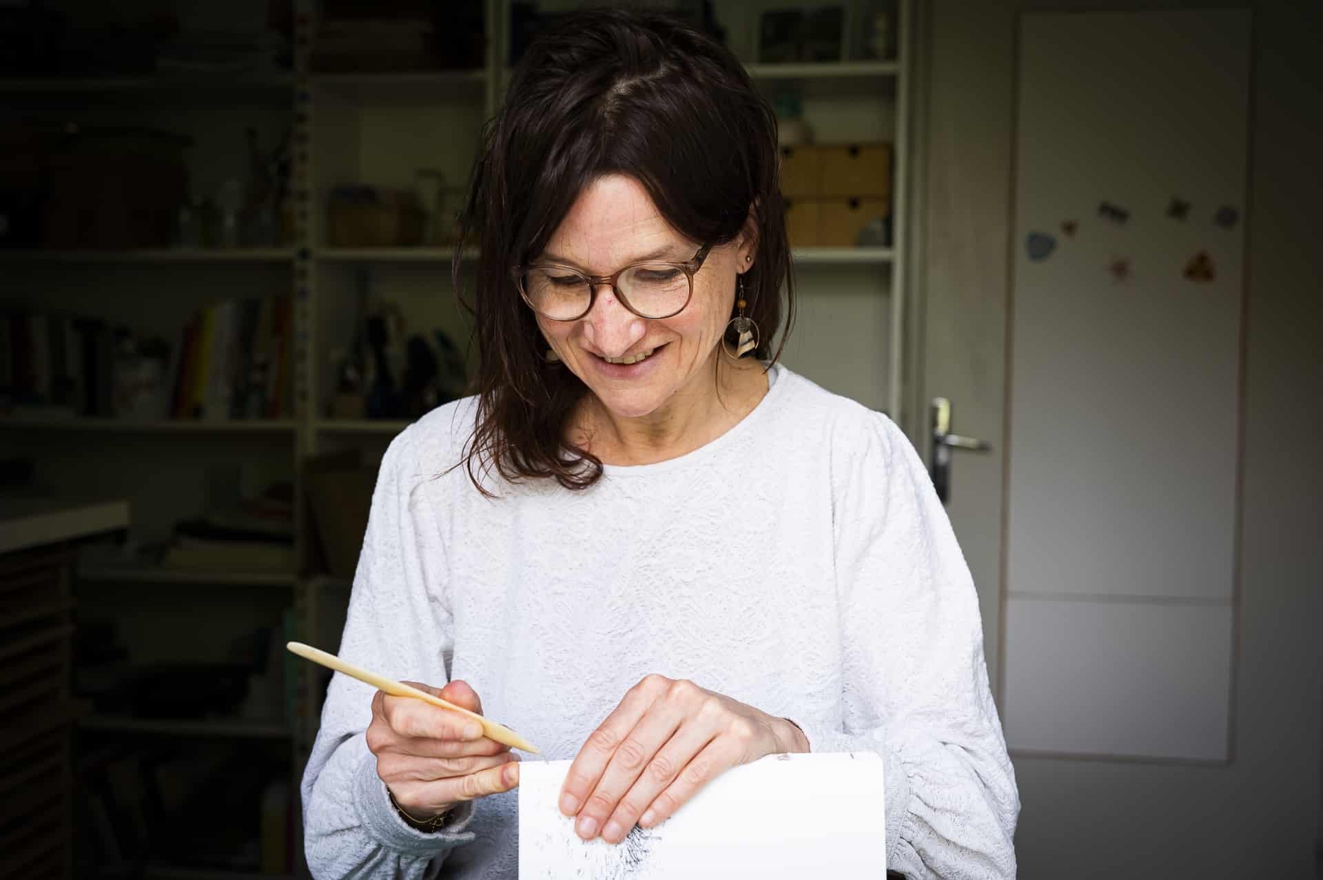 Le bruit des feuilles portrait johanne artisane atelier carnets artisanaux illustrés fabrication
